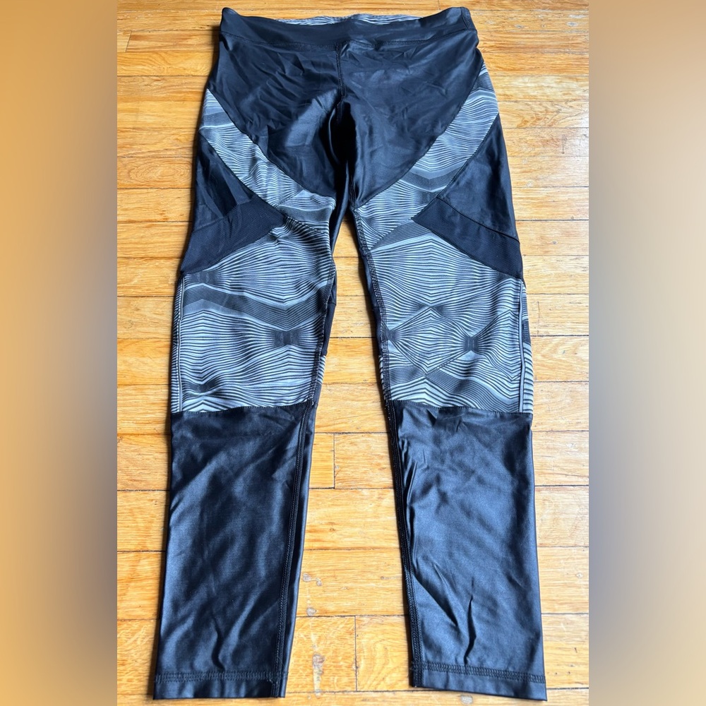 Zobha Leather-look Leggings | Activewear
XL
Excellent Condition